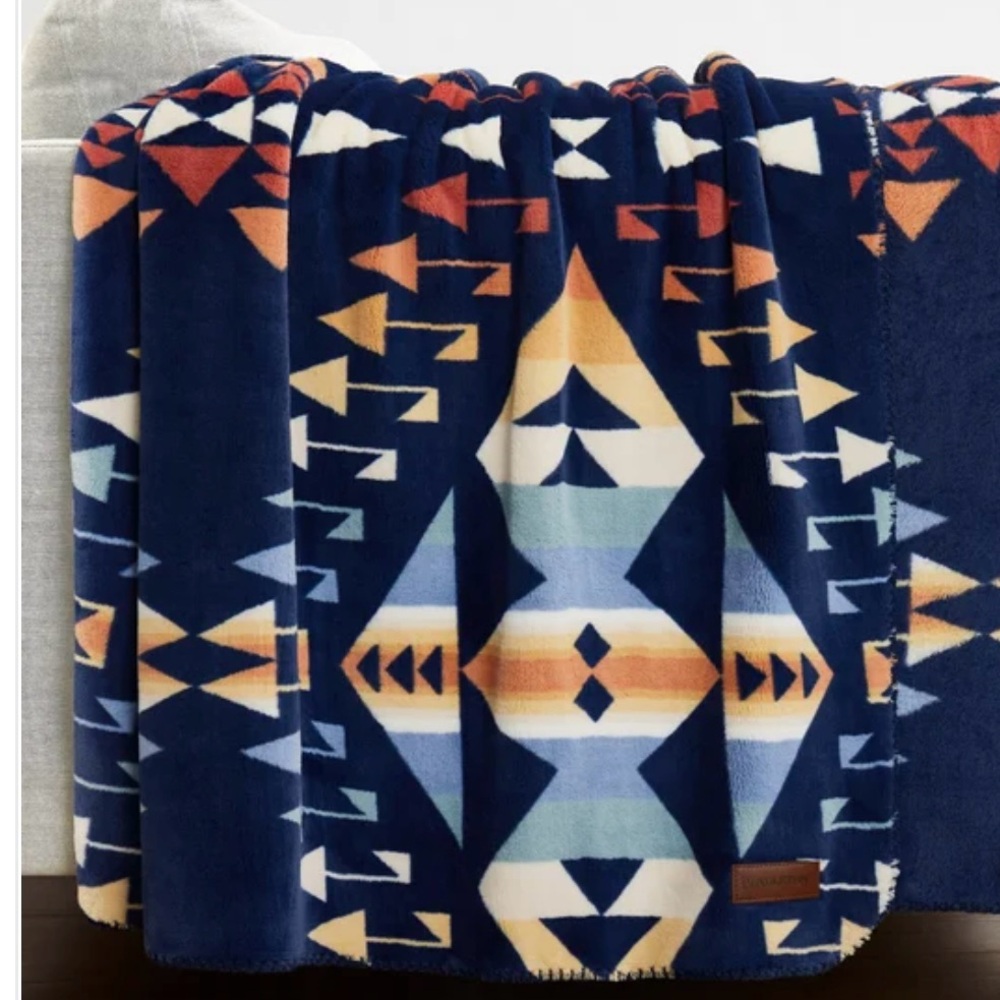 Pendleton Plush Throw 50" x 70"